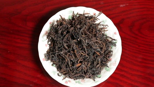 Dried seaweed placed on a plate on the table