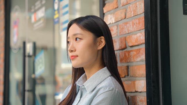 Young woman relaxing and drinking coffee