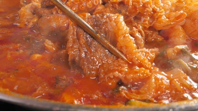 Stir-fried octopus with boiling spicy sauce