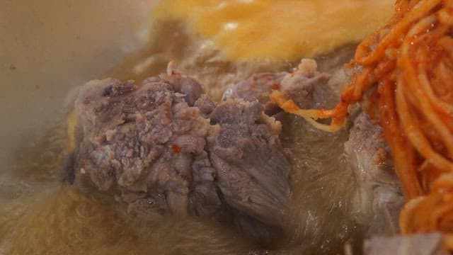 Boiling meat and seasoned julienne radish fresh salad