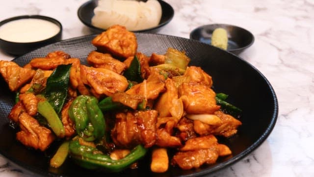 Sizzling Stir-Fried Chicken and Vegetables