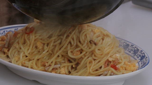 Serving hot stir-fried noodles on a decorated plate