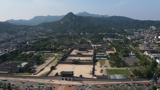 Gyeongbokgung Palace in Harmony with a Modern City