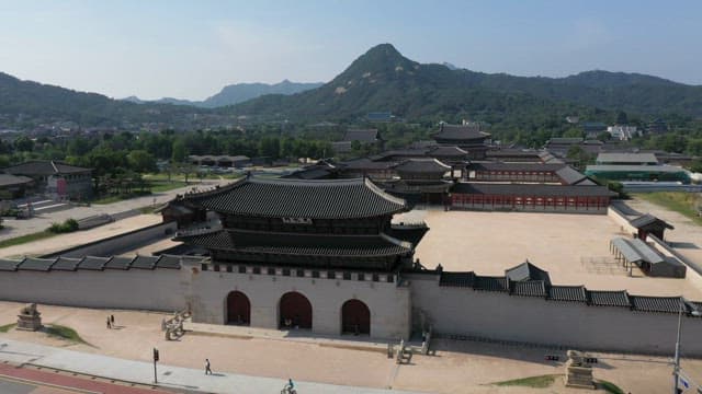 Gyeongbokgung Palace in Harmony with a Modern City