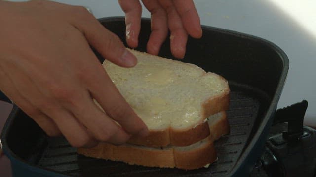 Bread sandwiches baked until golden brown in a pan