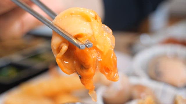 Extracting the shell from the seashell with chopsticks