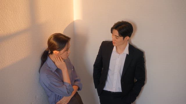 Two people having a conversation in a hallway