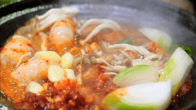 Grilled marinated beef tripe with vegetables and mushrooms