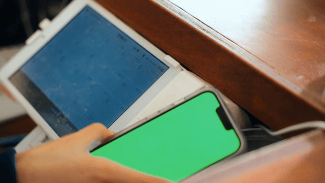 Person who pays with a mobile phone