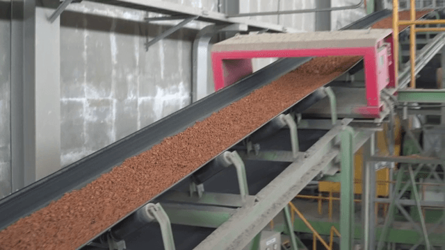 Conveyor belt transporting raw materials