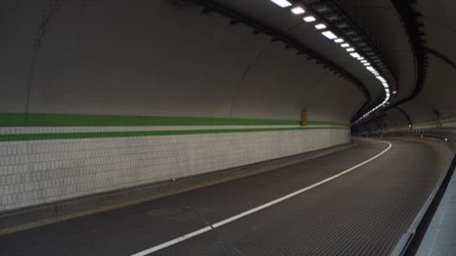 Curved Tunnel with Vehicles in Motion