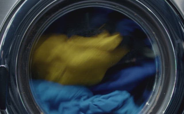 Drum washing machine running with laundry loaded