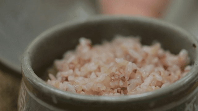 Freshly cooked mixed grain rice in a ceramic pot