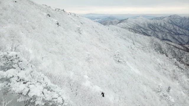 Snow-covered mountain scenery