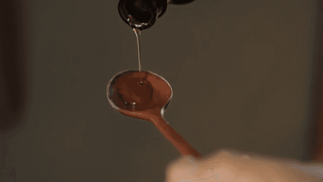 Pouring Thick Oil onto a wooden spoon