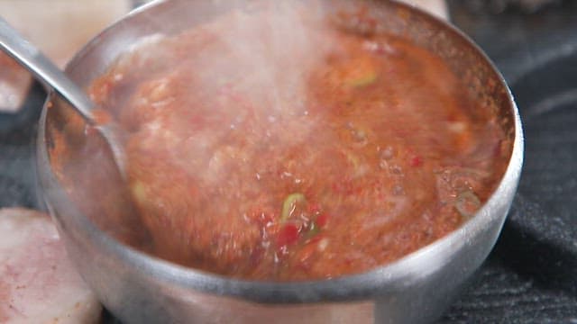 Steaming sauce made from anchovies