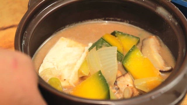 Cheonggukjang with a variety of vegetables and tofu