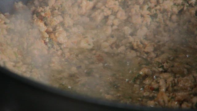 Adding sugar to the pan frying the minced meat