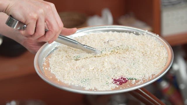 Frying Breadcrumbed Asparagus in Oil