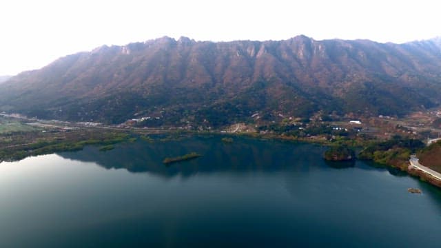 Tranquil lake with mountains in the background