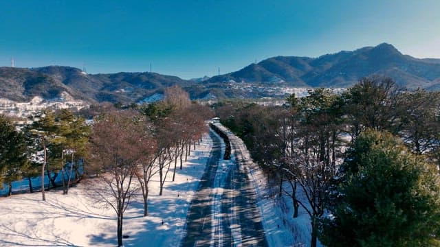 Snowy mountainous landscape
