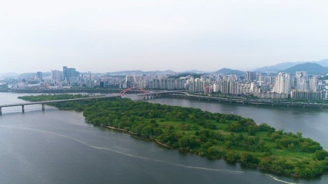 Artificial Island Created in the Middle of the Han River
