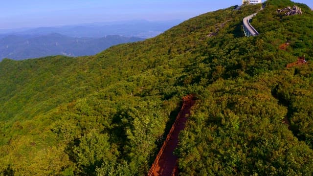 The way to the observation deck at the top of the mountain