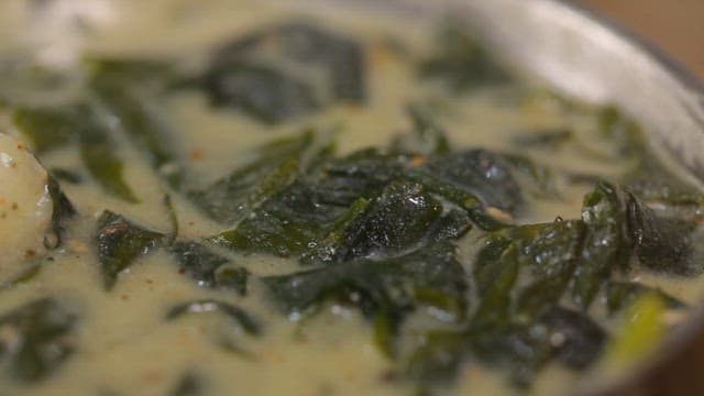 Warm glutinous rice dumplings with dried pollack and seaweed