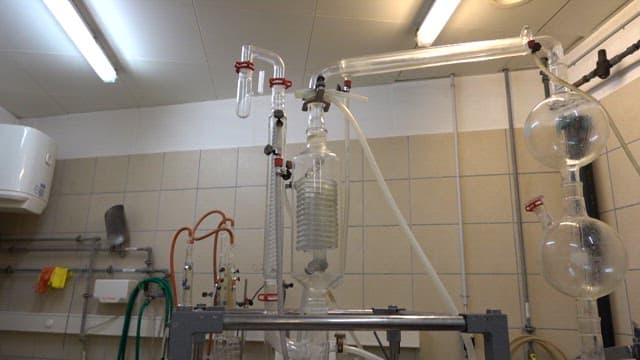Laboratory with various extraction machines