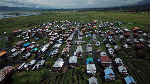 Floating houses crowded on Inle Lake