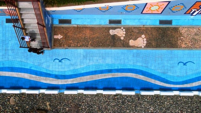 People on seaside walkway from above