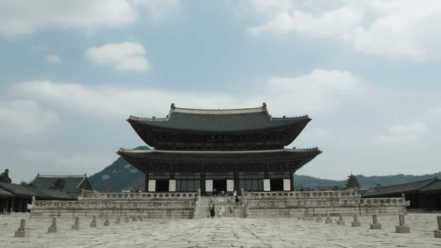 Tranquil Korean Palace with Mountain Backdrop