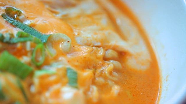 Cheese ramyeon with green onions