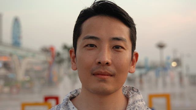 Man smiling in front of the fountain