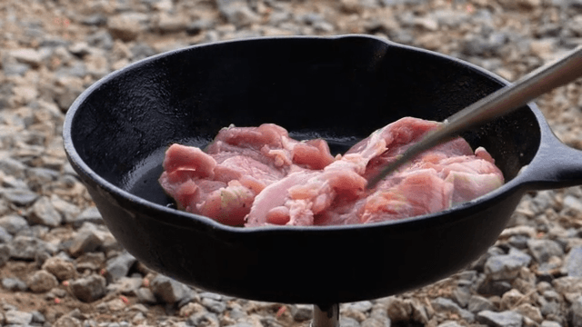 Cook the seasoned chicken in an oiled frying pan