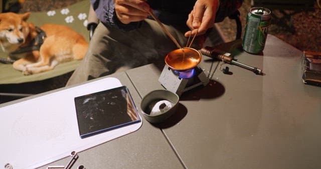 Making Dalgona Outdoors at Night with a Dog