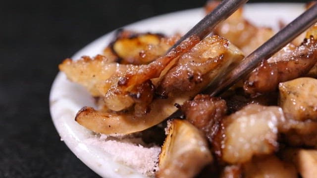 Grilled Beef Tendon with Mushrooms and Salt