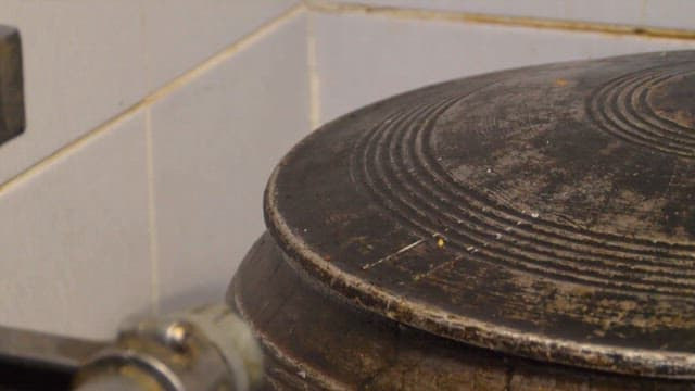 Red soup boiling in a gamasot