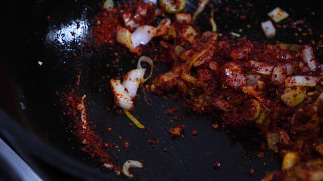 Process of producing red pepper oil