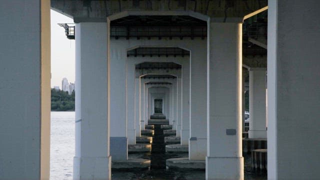 Symmetrical Structure of the Pillars of the Bridge