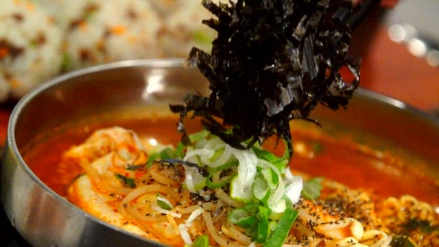 Spicy ramen with seaweed and vegetables