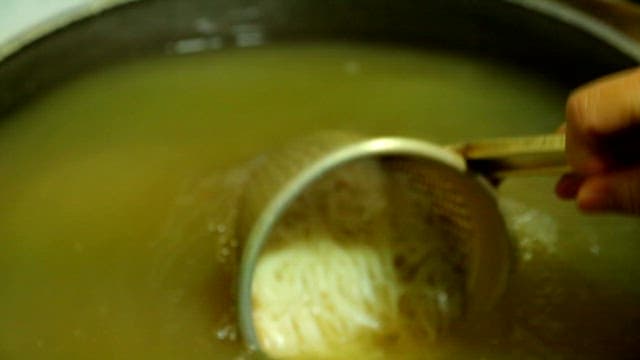 The process of making banquet noodles