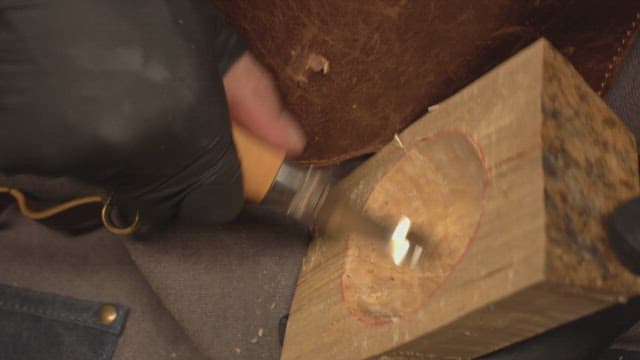 Wood carving with a hook knife