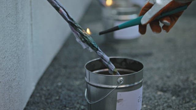 Experimenting with Burning Twisted Papers Soaked in Various Oils