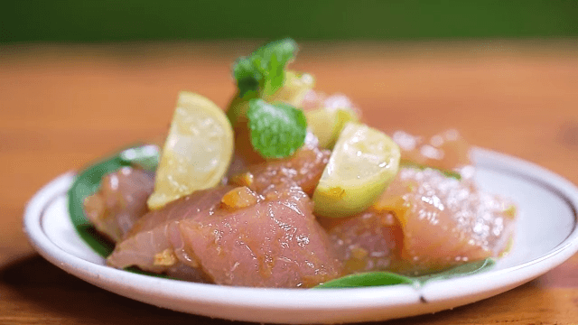 Fresh tuna sashimi with lime and mint
