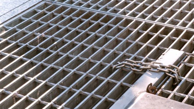 Shadow visible drain cover