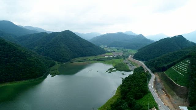 Serene Lake Surrounded by Lush Mountains