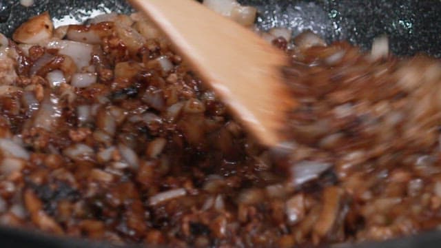 Stir-frying Onions, Meat and Cungjang in a Hot Pan