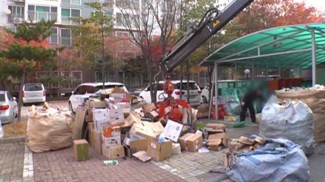 Forklift collecting recyclable waste from an apartment complex