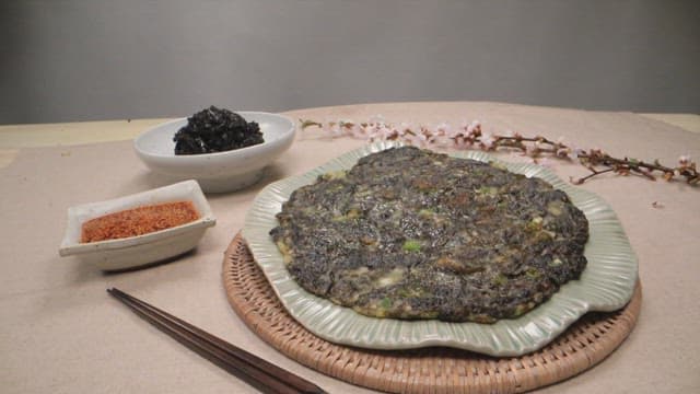 Korean seaweed pancake with side dishes